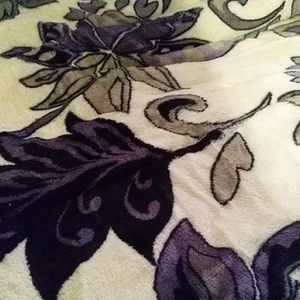 Comforter and 2 pillow cases